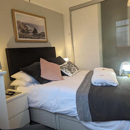 En-Suite Nook Near Forest & Sea, Super Value With Fridge, Microwave And Tv Lymington Bagian luar foto