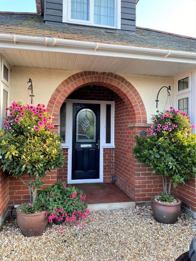 En-Suite Nook Near Forest & Sea, Super Value With Fridge, Microwave And Tv Lymington Bagian luar foto