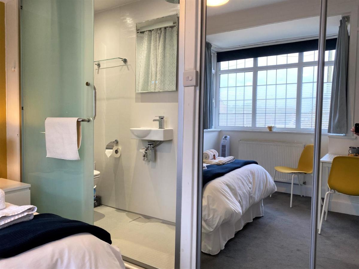 En-Suite Nook Near Forest & Sea, Super Value With Fridge, Microwave And Tv Lymington Bagian luar foto