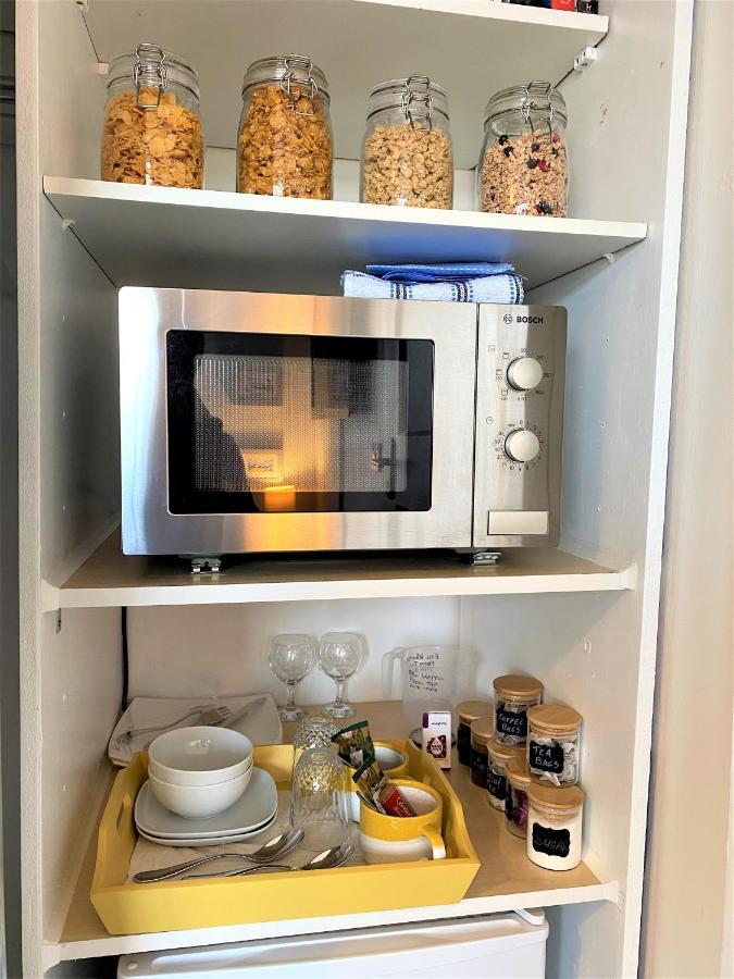 En-Suite Nook Near Forest & Sea, Super Value With Fridge, Microwave And Tv Lymington Bagian luar foto