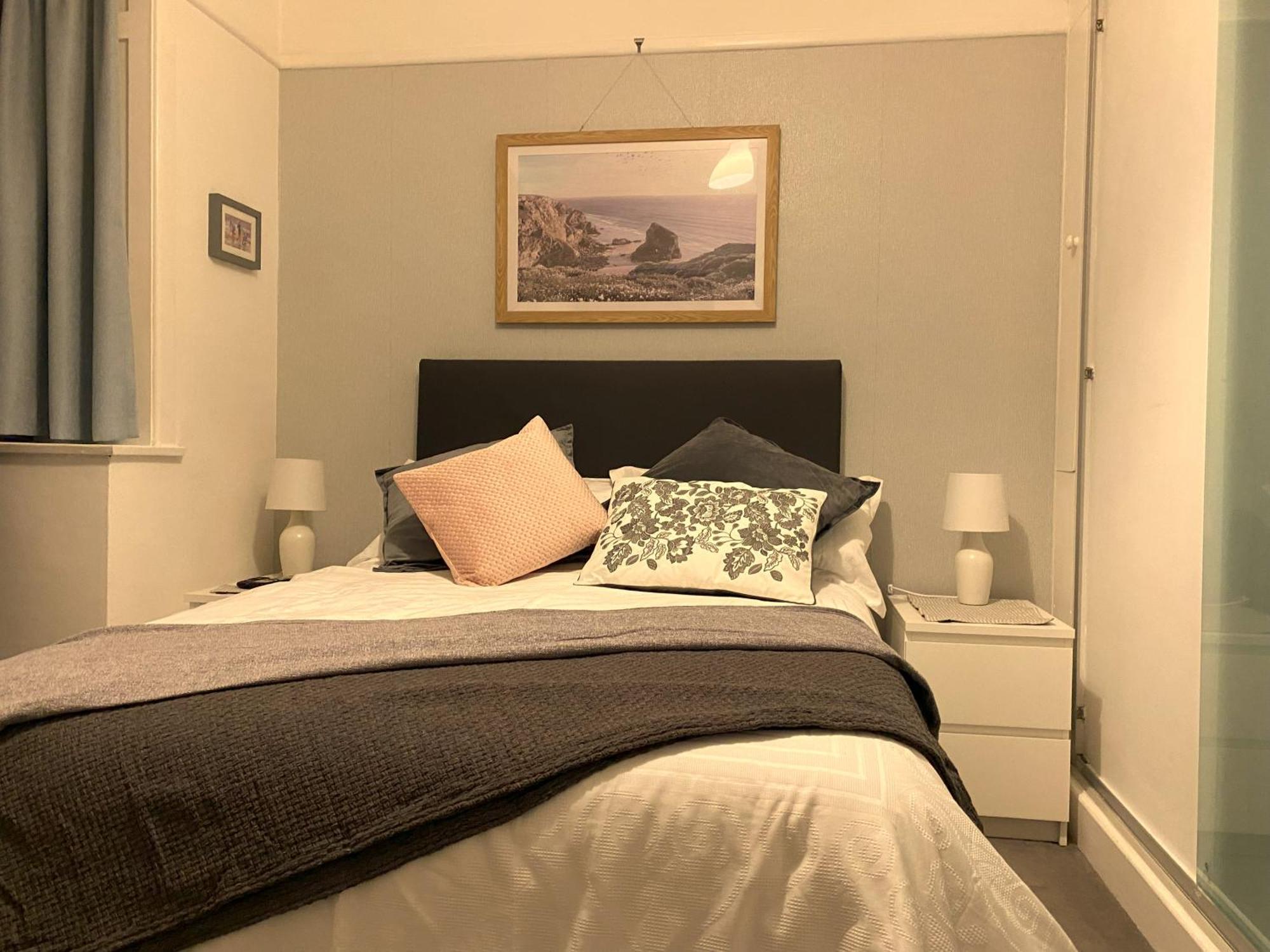 En-Suite Nook Near Forest & Sea, Super Value With Fridge, Microwave And Tv Lymington Bagian luar foto