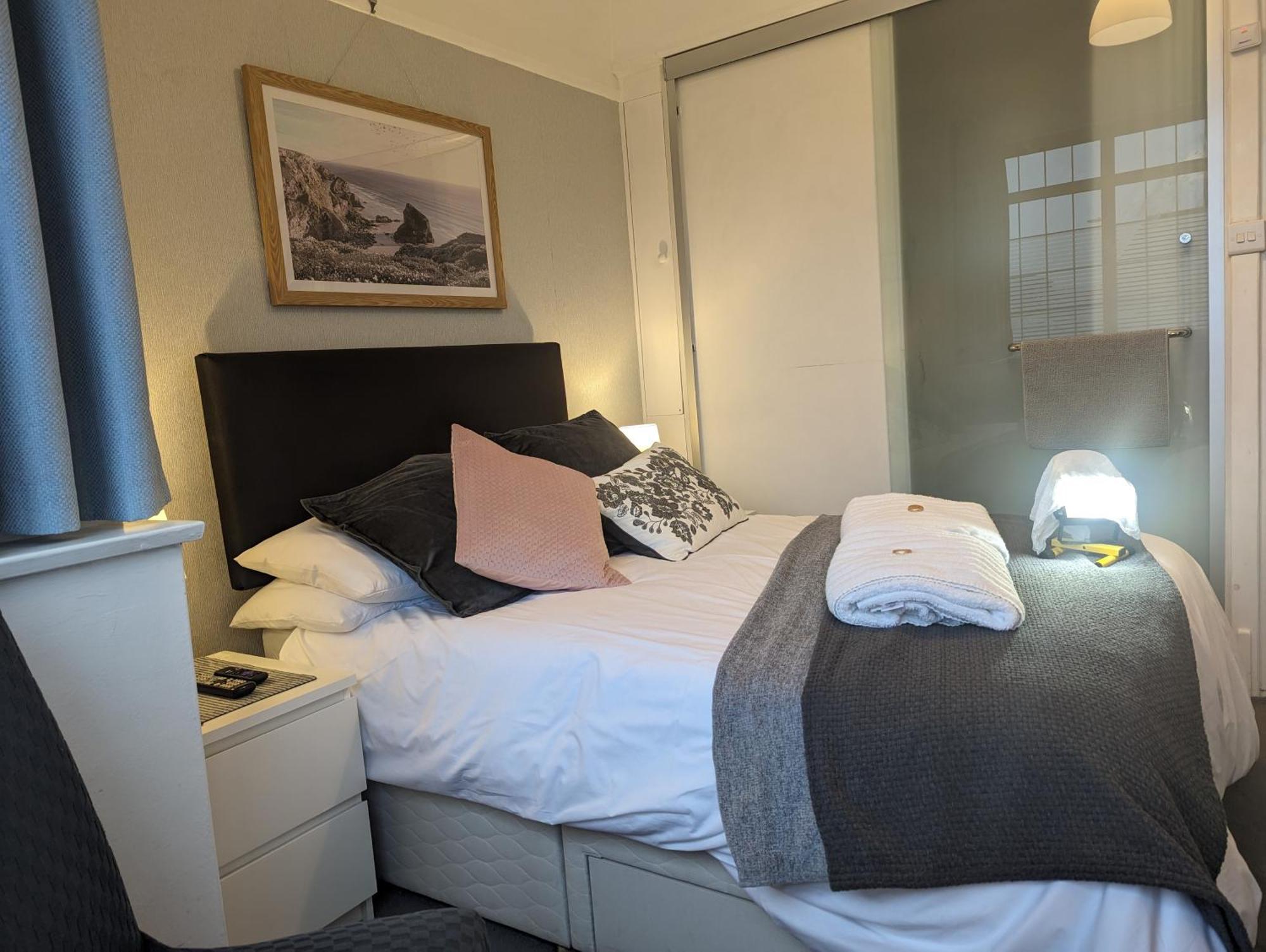 En-Suite Nook Near Forest & Sea, Super Value With Fridge, Microwave And Tv Lymington Bagian luar foto